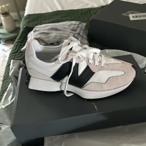 Women’s New Balance  327